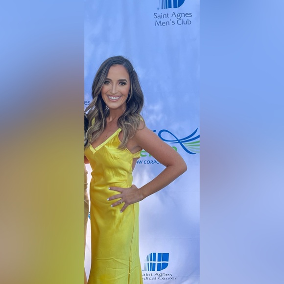 Lulu's Vibrant Yellow Dress “how to lose a guy in 10 days” inspired - Picture 4 of 9